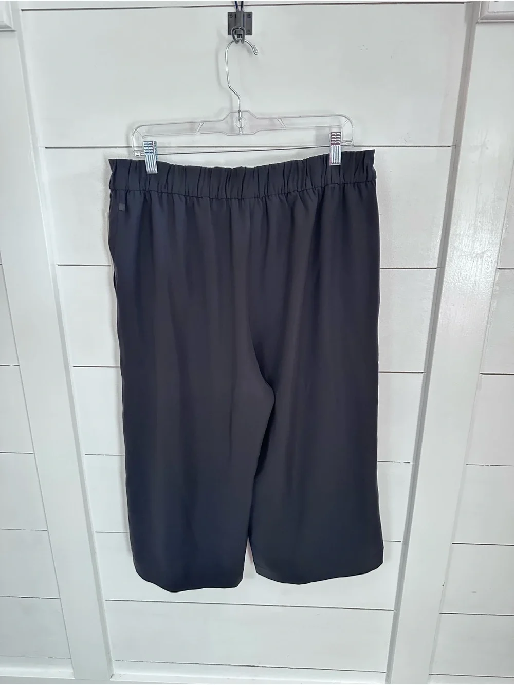 New Lululemon 14 Noir wide flowy leg black tie elastic back waist cropped pant